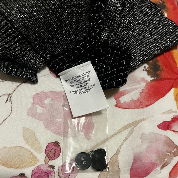 Button down crop top metallic thread knit sweater - NEW! Size: Medium - Picture 4 of 4